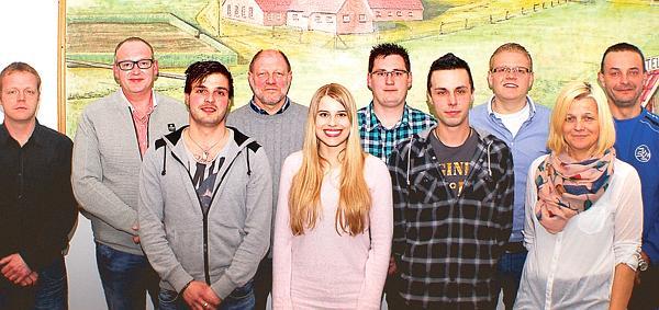 Vorstand und Trainer (v.l.): Karsten Ording (Fußball-Obmann), Bernhard Norenbrock (Vorsitzender), Dennis Rockmann (Trainer), Willi Poschmann (Kassenwart), Melanie Swantje (Zumba-Trainerin), Thomas Meerjans (Beisitzer), Heiko Küther (SR-Obmann), Oliver Böckmann (Jugendobmann), Maria Eilers (Zweite Vorsitzende), Björn Eilers (Beisitzer)